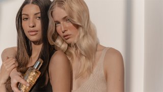 Kérastase girls with Elixir Ultime Hair Oil